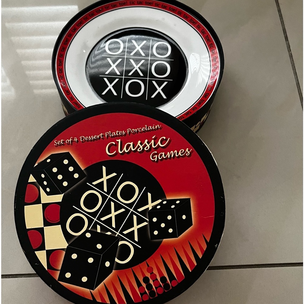 Home Essentials Vintage Novelty Porcelain Game Theme Plate Set
